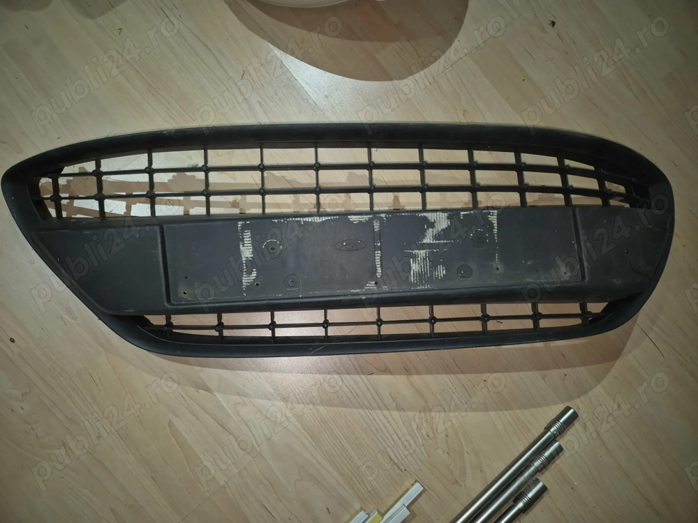 Grilă pt bară față spoiler Ford Fiesta 2008-2013