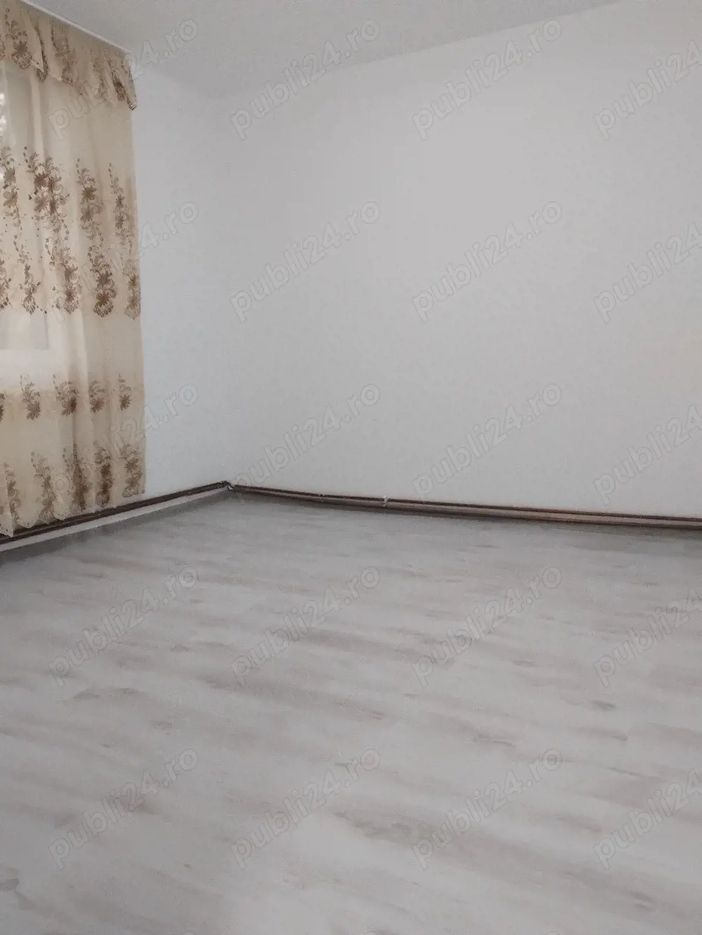 apartament cu doua camere la parter 