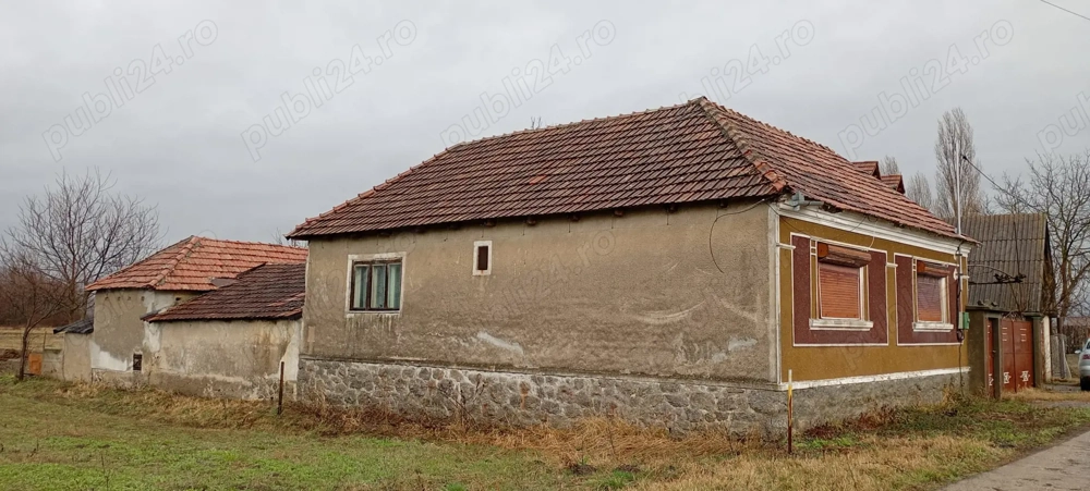 Vând casă în Vadu Crișului