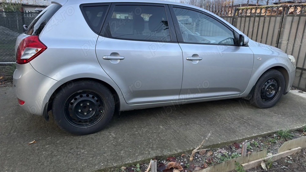 Vand Kia Ceed 1.4 benzina model 2010