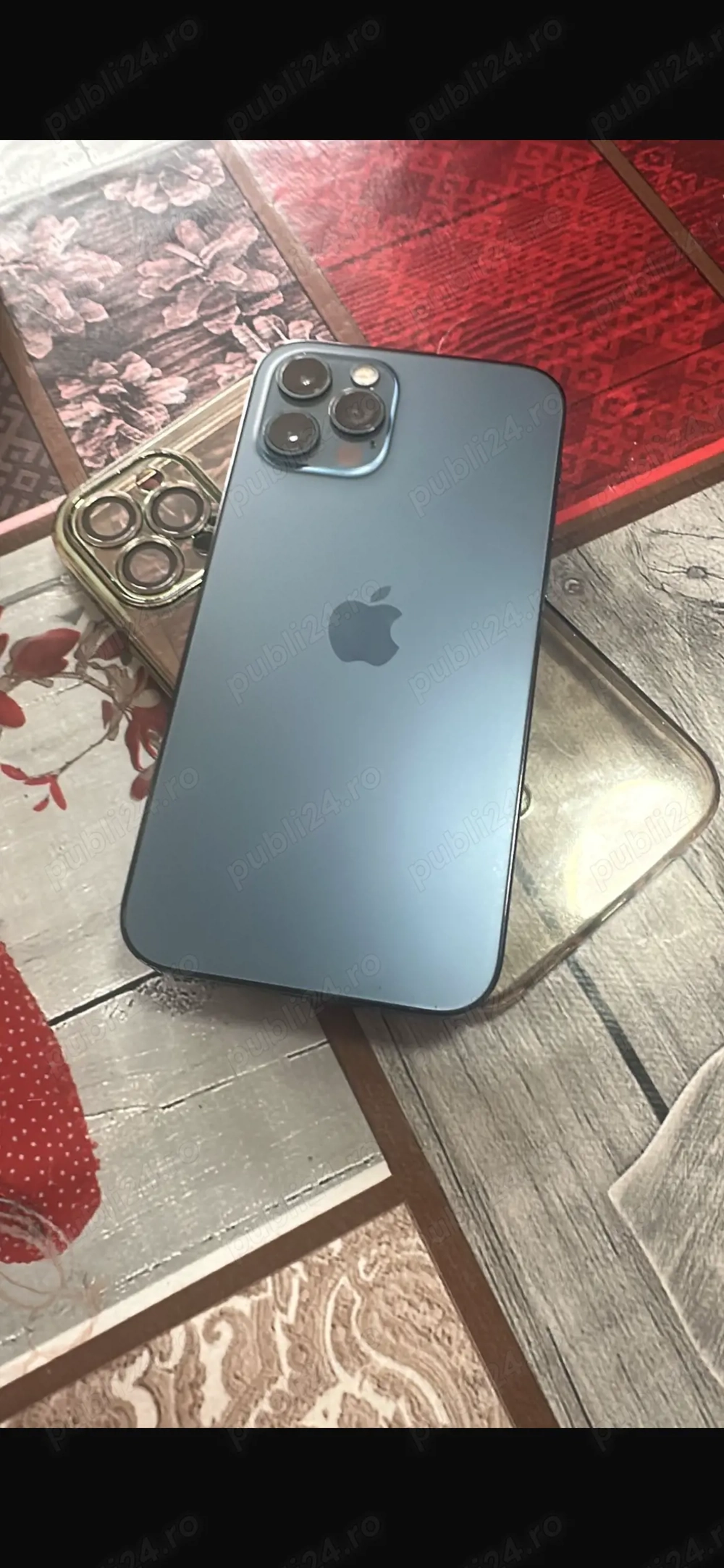 Vând iPhone 12 Pro     Capacitate maximă 100 + încărcător 