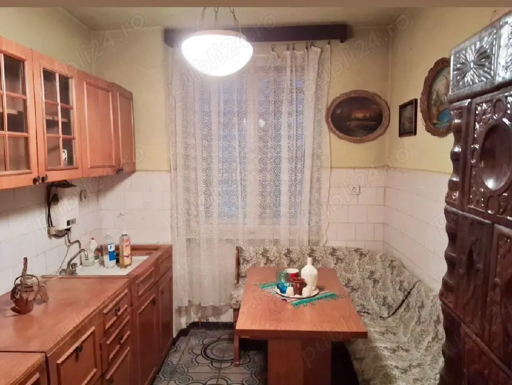 Vând apartament 3 camere semi et 1