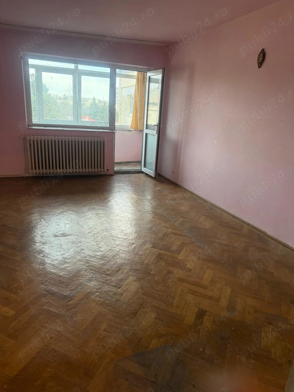 Vind apartament 3 camere