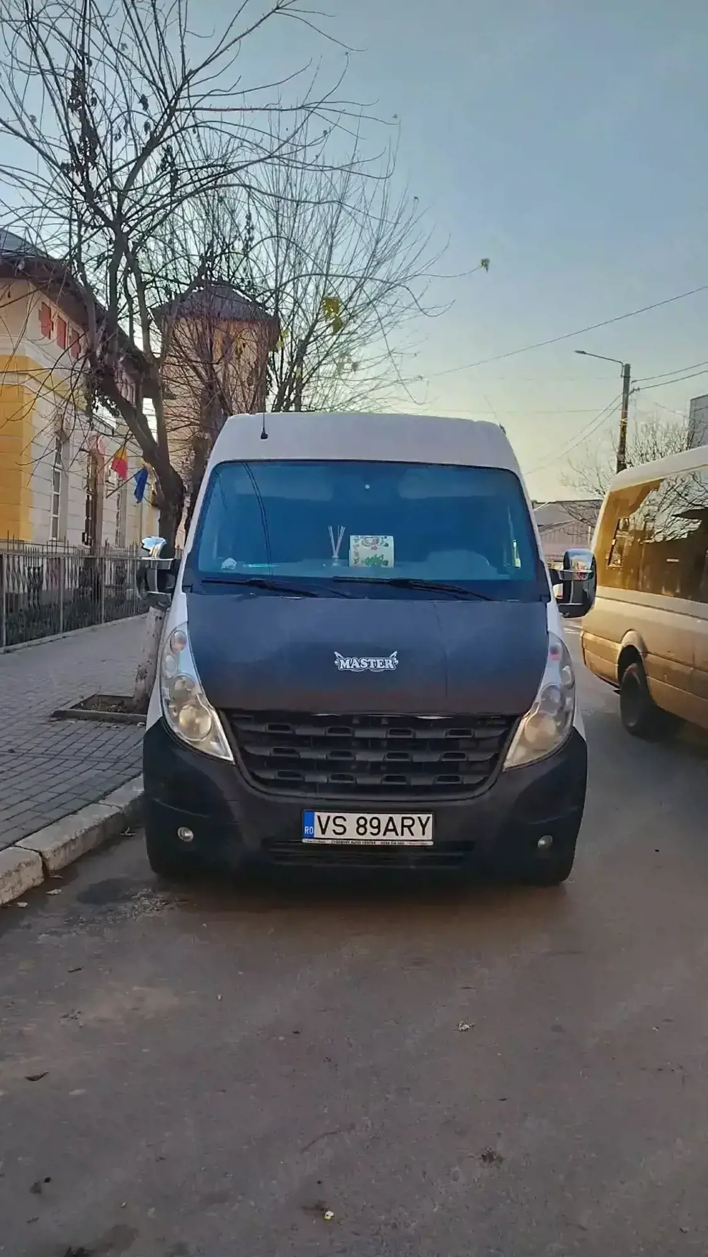 Vând Renault Master 8+1 locuri, an 2012