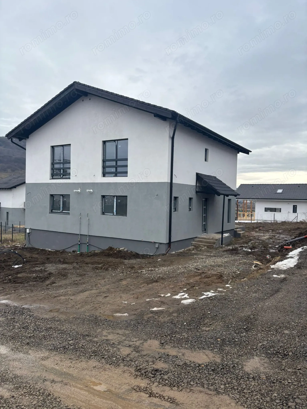 Livezeni - Case tip duplex, la rosu, semifinisat, sau la cheie - de vanzare