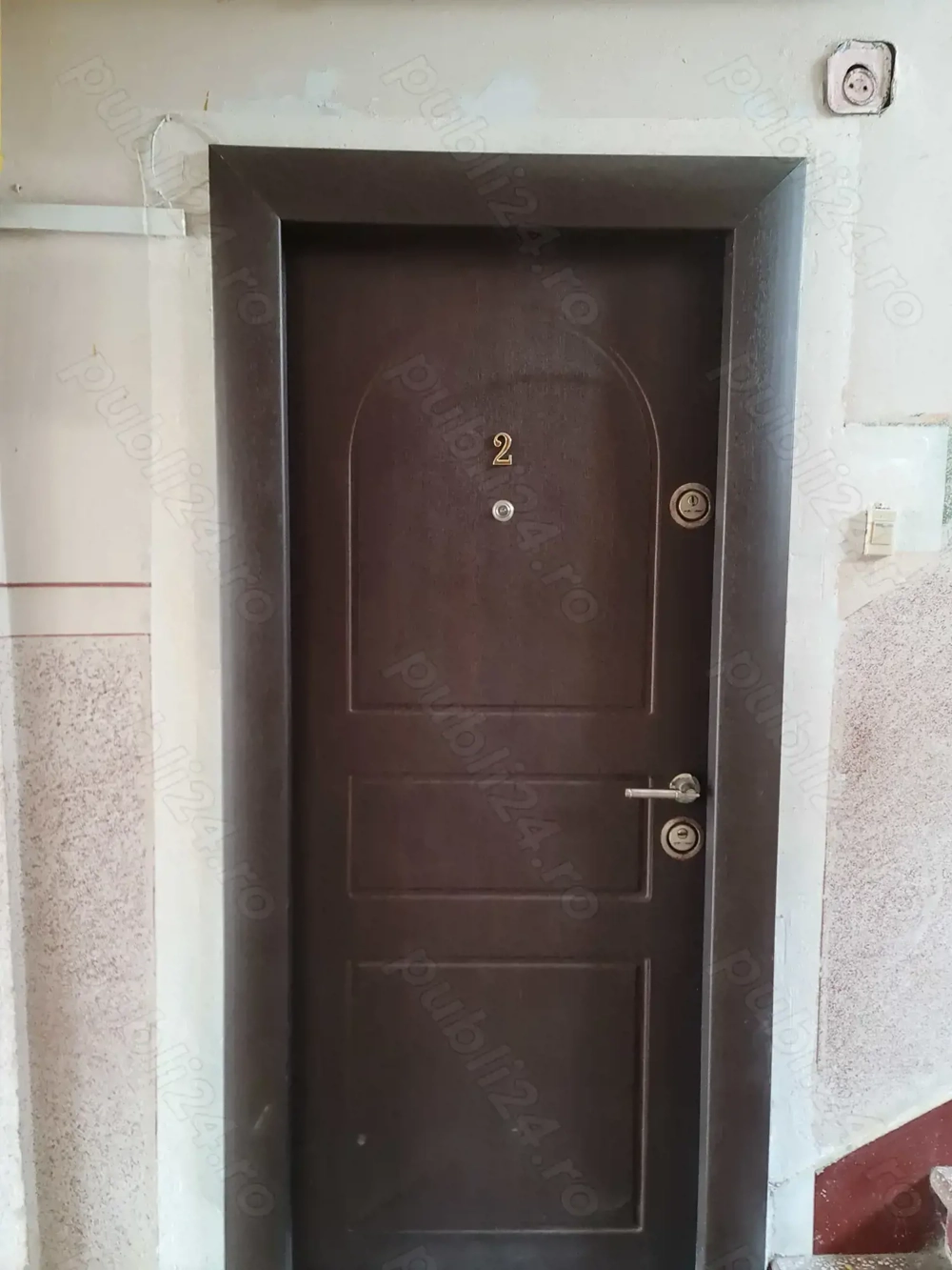 Vând apartament 3 camere, Boul Roşu, recent zugrăvit