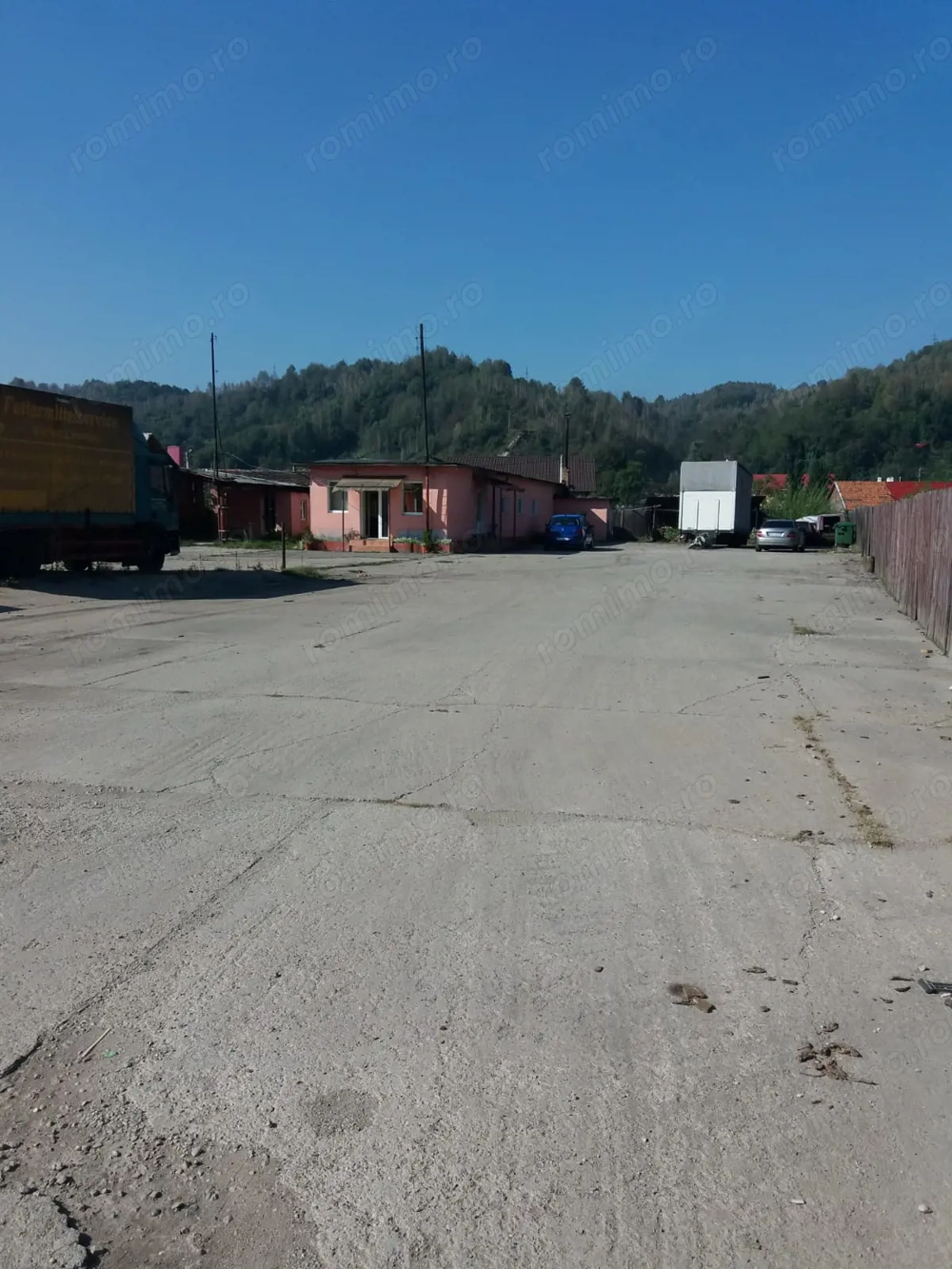 Vand spatiu format din cladire si teren