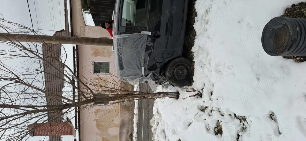 vand renault twingo lovit in dreapta spate