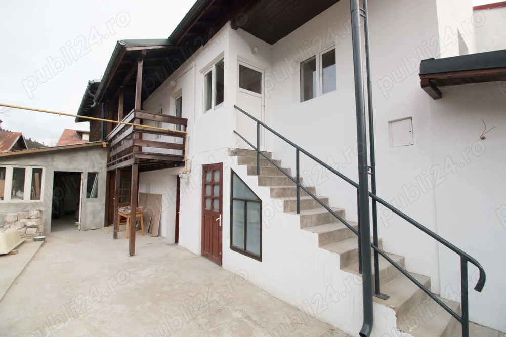 Casa de vanzare in Poiana Tapului   vedere la munte, renovata
