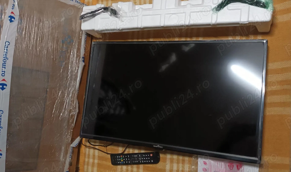 Televizor Smarttech SMT32z3 de 82'