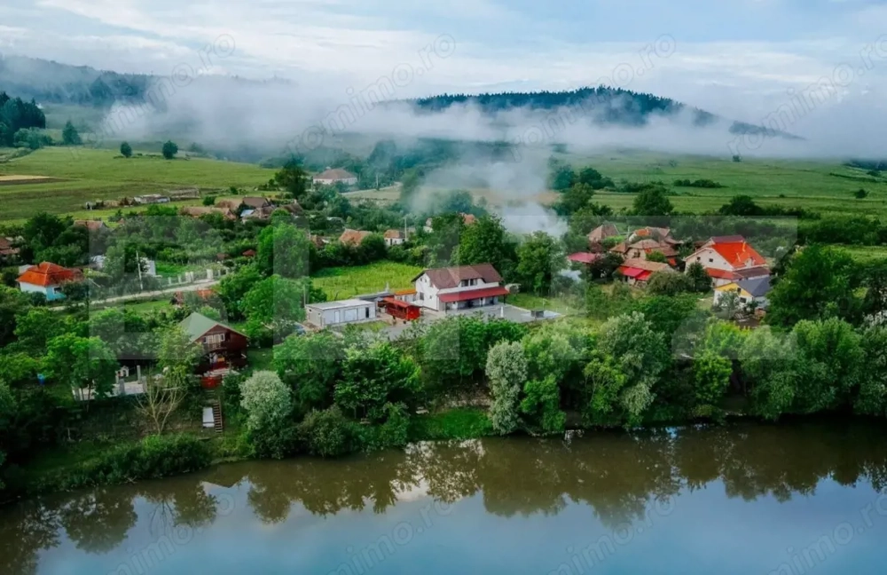 Proprietate pe malul Mureșului – Stâna de Mureș