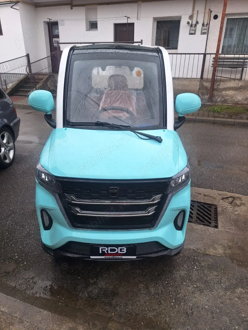 Vând mașină electrică 