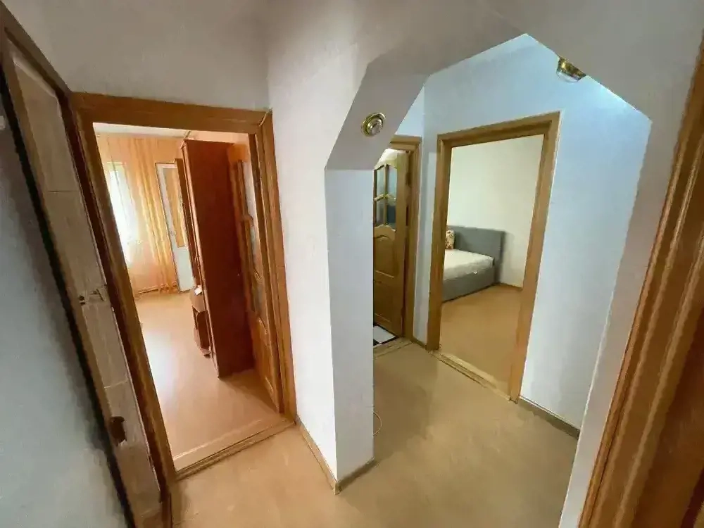 Vand apartament 3 camere, etaj 3-Zona Nord-Unitatea Militara, Vaslui