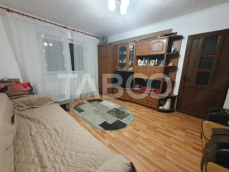 Apartament semidecomandat 2 camere parter 45 mpu Zona Tudor 