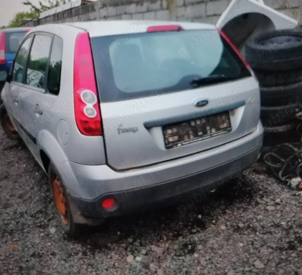 Capota aripa far trager radiator usa grila geam Ford Fiesta 