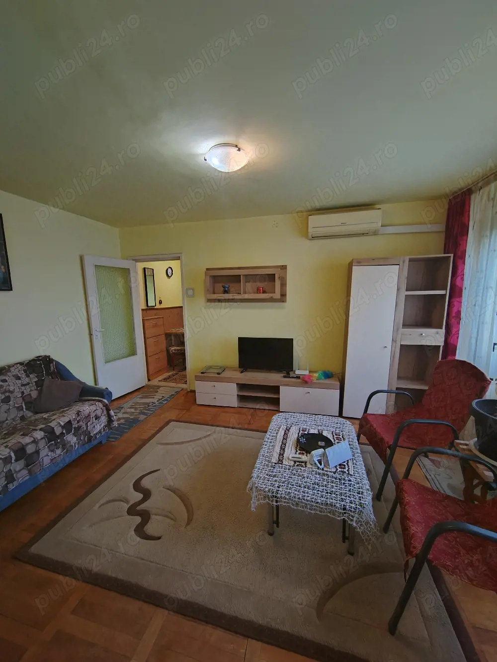 Închiriez apartament cu centrala lângă Iulius Mall 