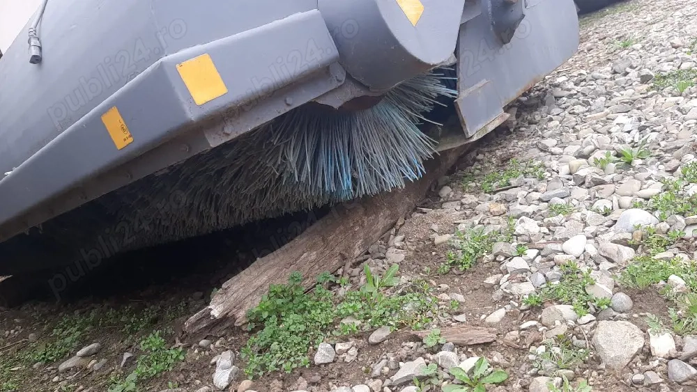 vand perie stradală 