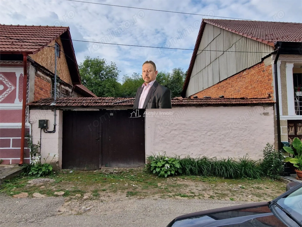 Clocotici Lot de Casa cu amprenta, apa, curent, teren 576 mp.