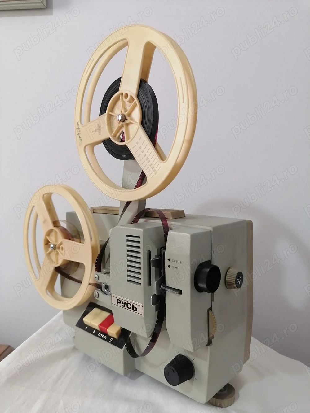 Proiector film 8 mm Pycb