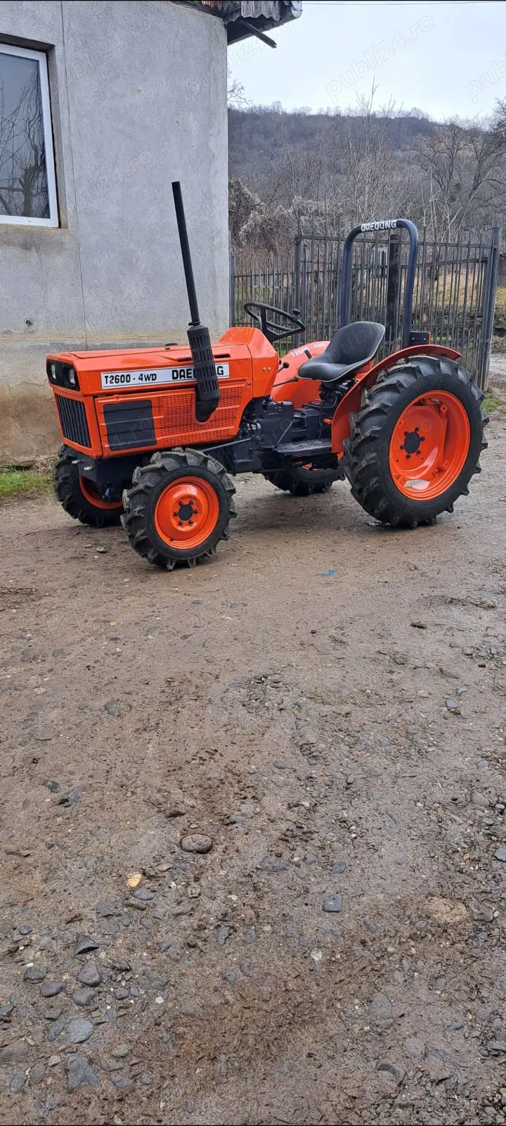 Tractoraș cu remorcă 