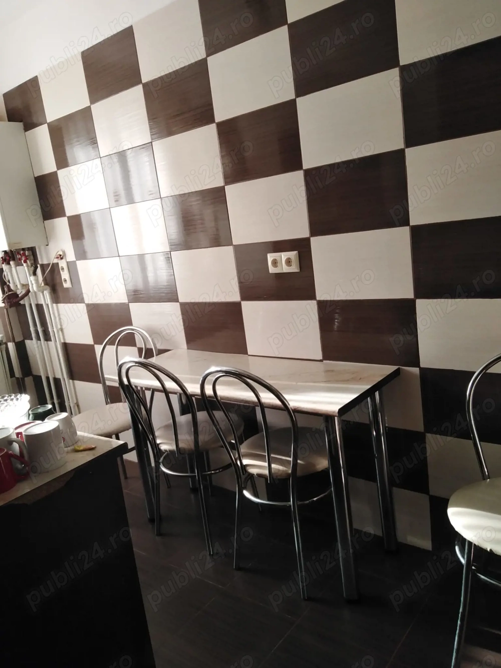 Vând apartament 2 camere etaj 4 decomandat 