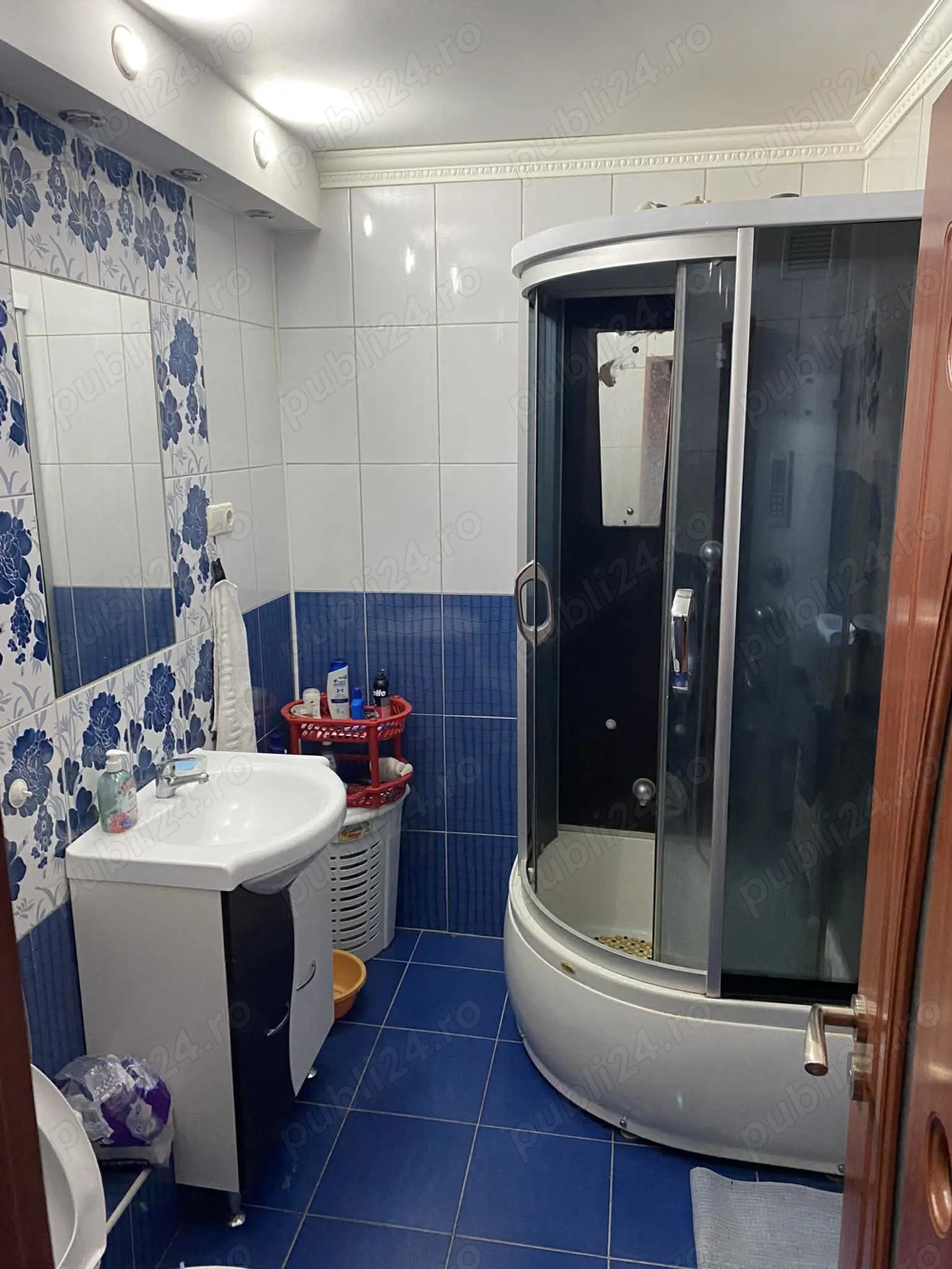 Apartament 2 camere de vanzare , Micro 17 , etaj 4 , 62.900 euro neg.