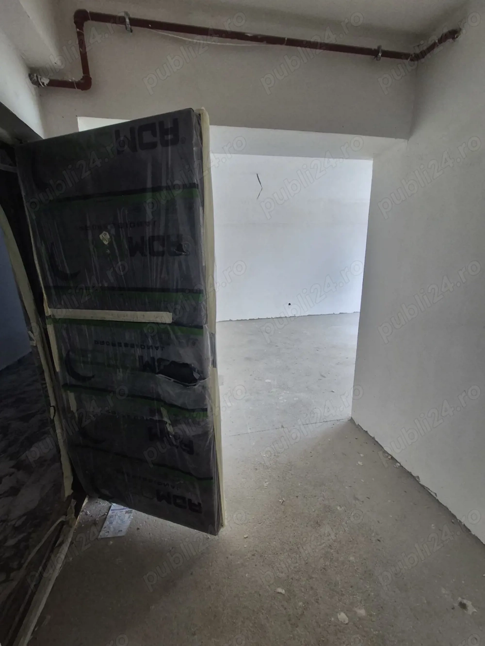 Vand apartament compus din 2 camere, hol, baie ,bucătărie si balcon, semifinisat Str. Liviu Rebreanu