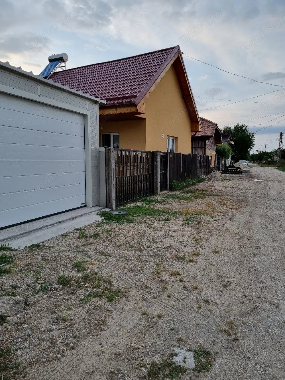 Vand casa cu garaj si teren comuna Islaz, Turnu Magurele, judetul Teleorman