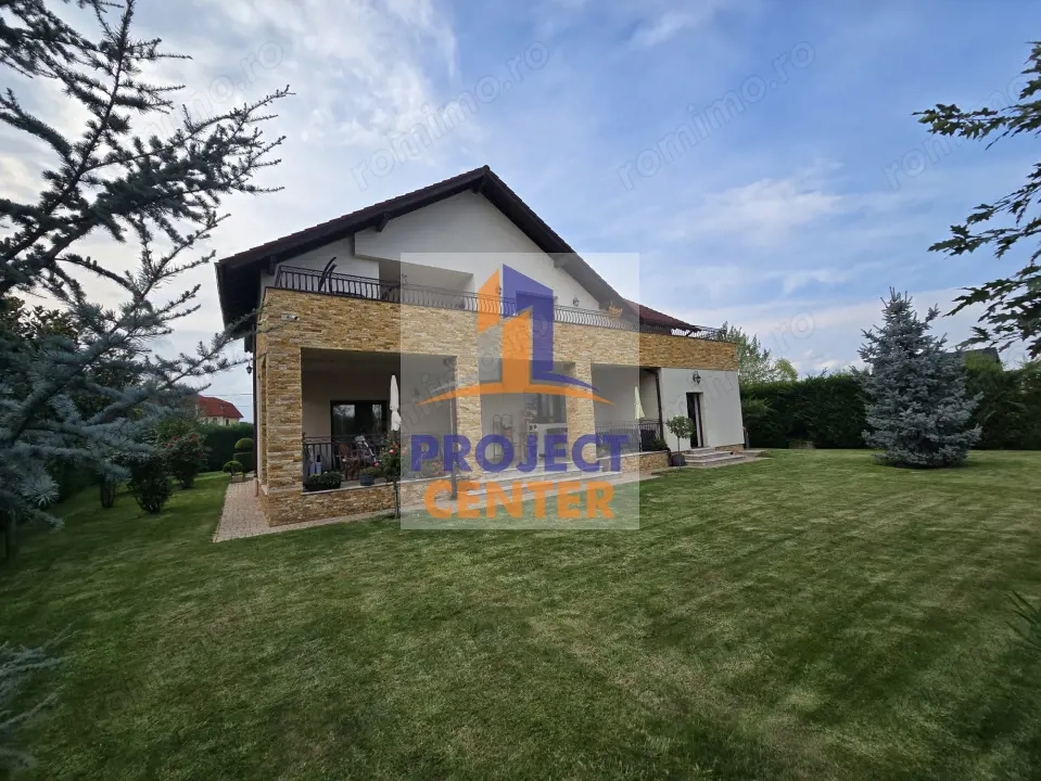 Vilă spectaculoasă de vânzare - Platou Găvana