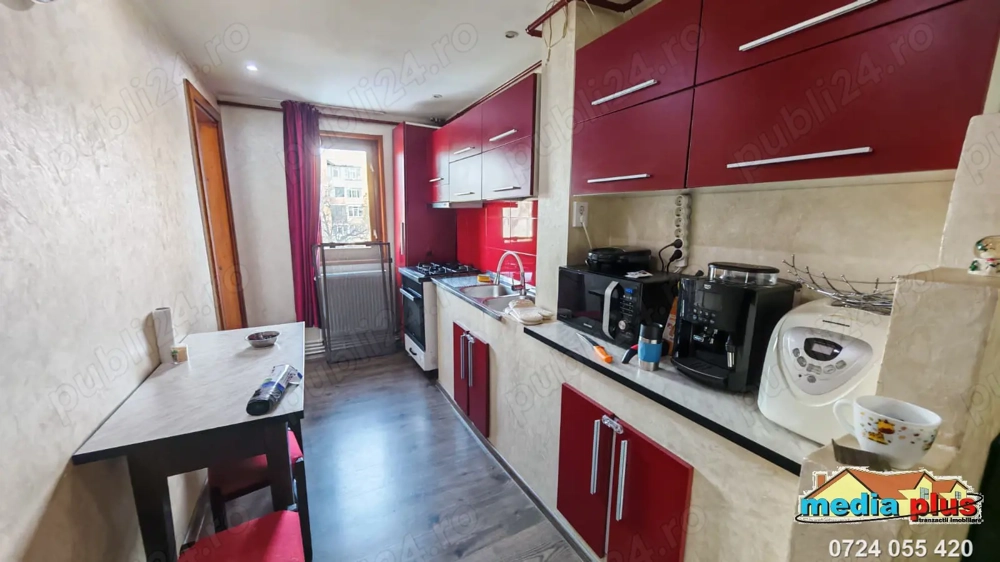 Apartament 3 camere semidecomandat   Zona Aviației