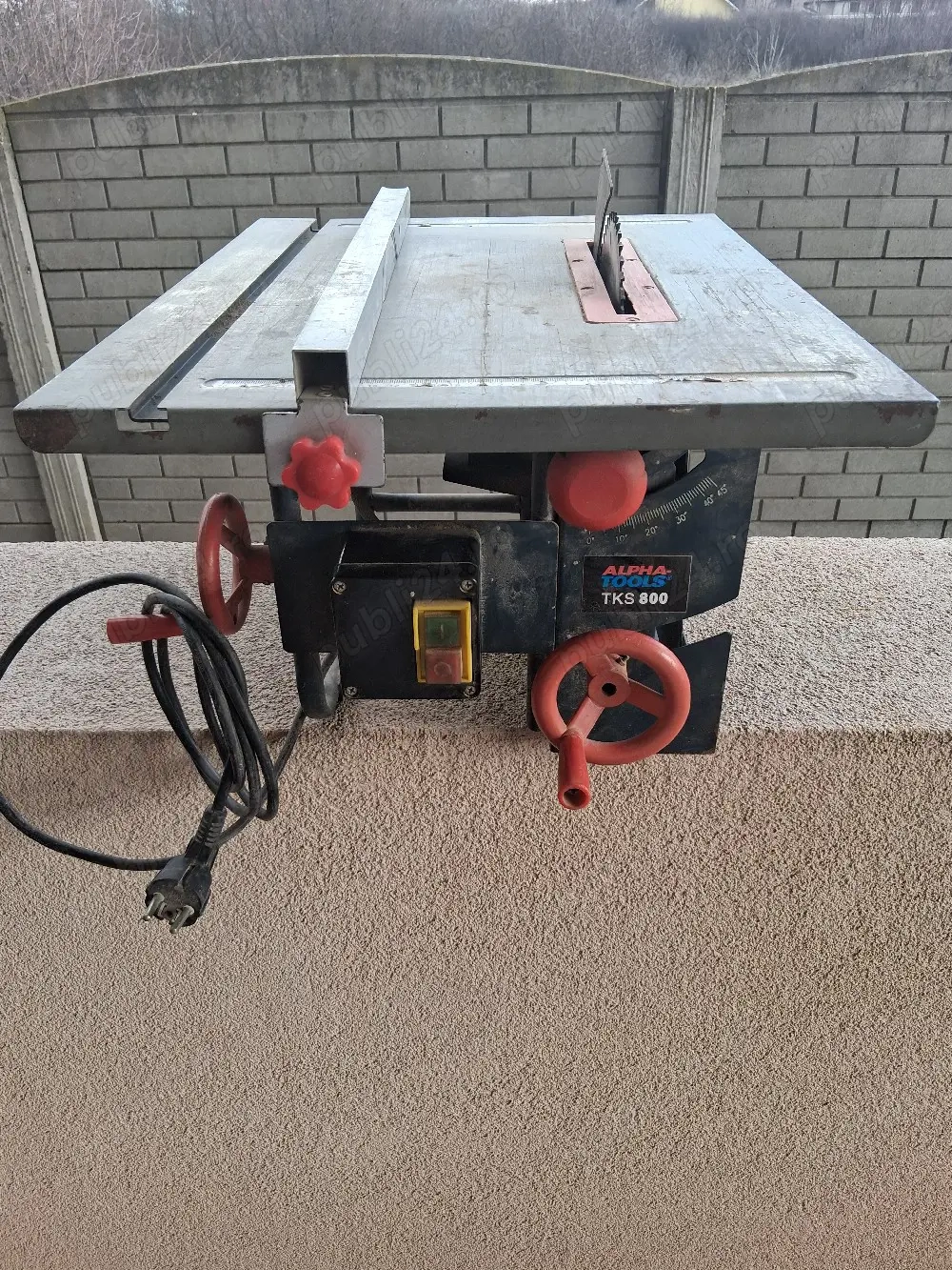 Vand circular electric cu masa