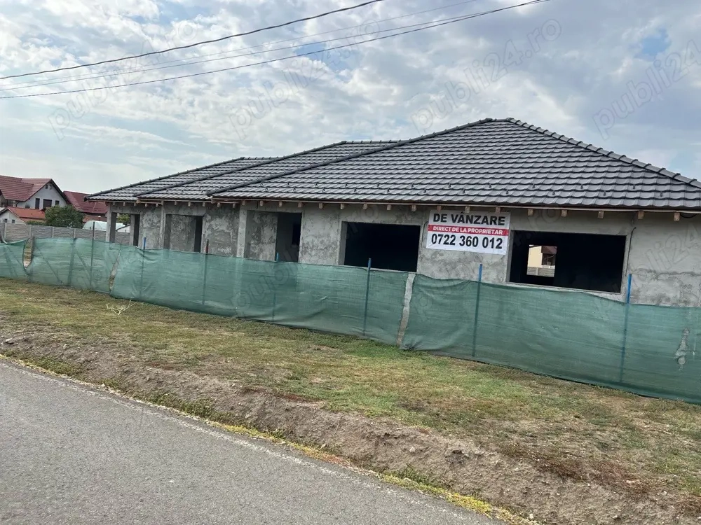 Casă 250 mp + teren 950 mp pe colț   Peciu Nou