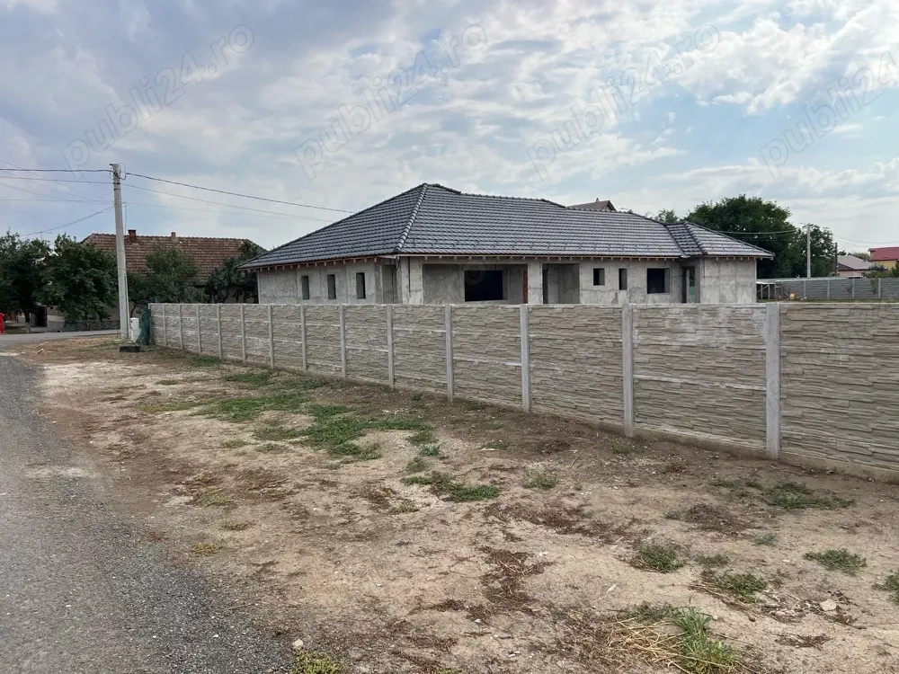Peciu Nou   Casă individuală pe parter, teren 950 mp, racordată la apă, gaz și curent