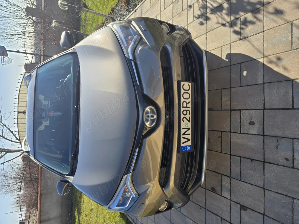 Vând Toyota Rav 4 hybrid 