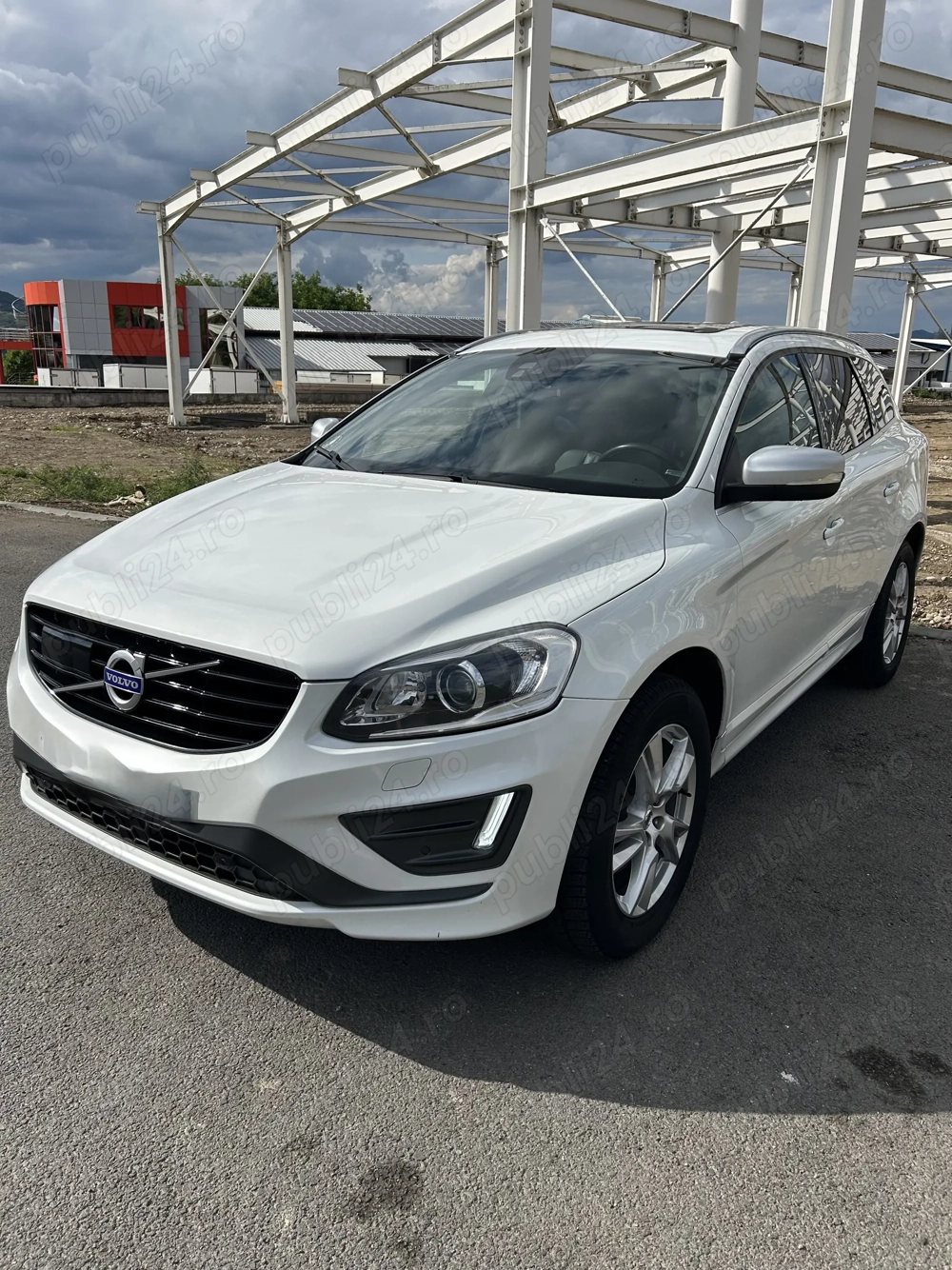 Vand Volvo Xc60 2.0 diesel 190cp cutie automata R design alb perlat 