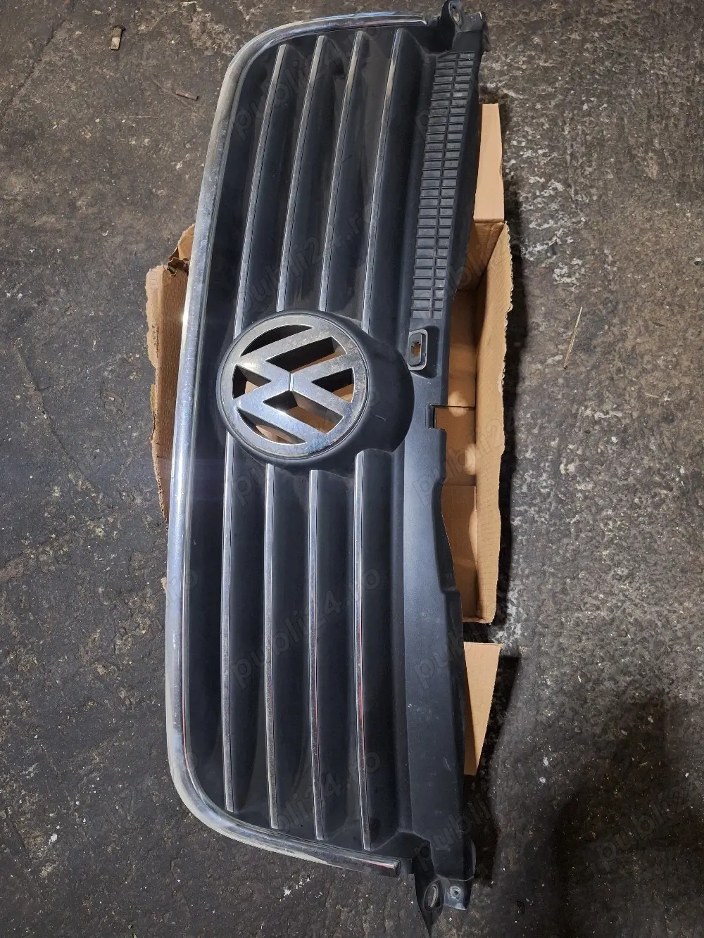 Grila radiator Volkswagen Passat B5.5