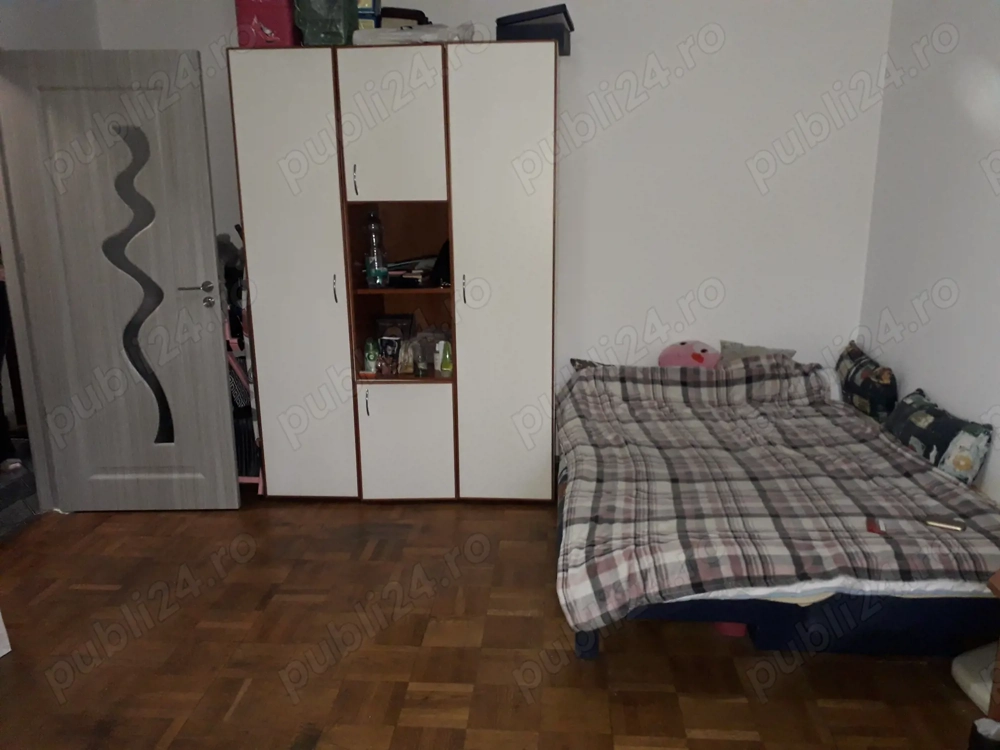 Ap decent 1 cam ultracentral la Podgoria pe Bulevard total mobilat si utilat etaj 1 