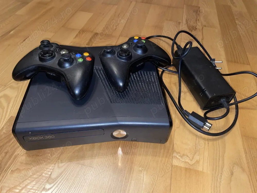 Consola jocuri XBOX 360 S 250 GB HDD + 2 controlere wireless
