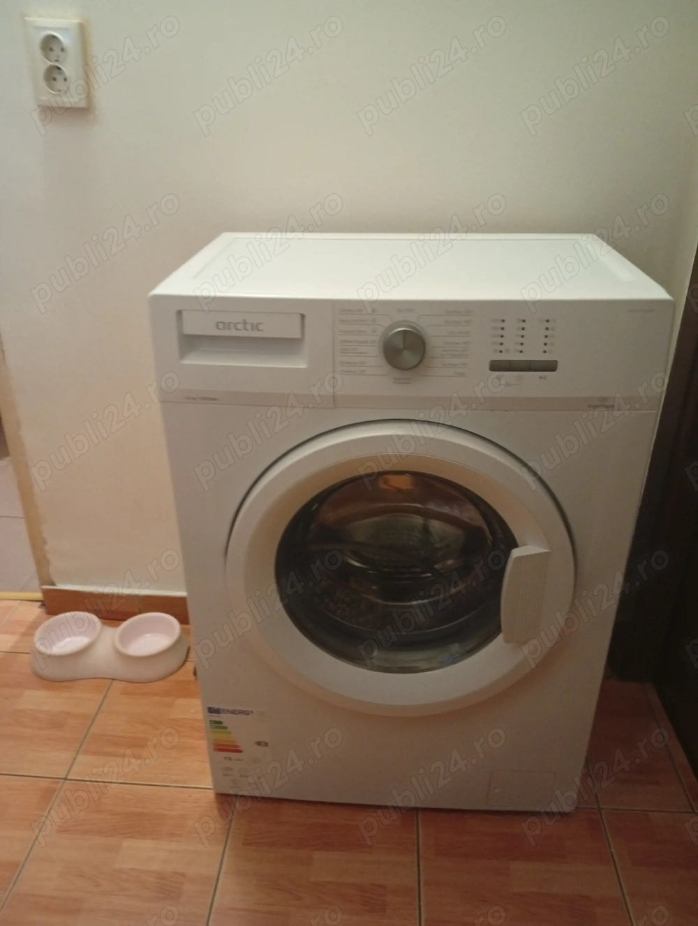 Vând mașină de spălat haine 