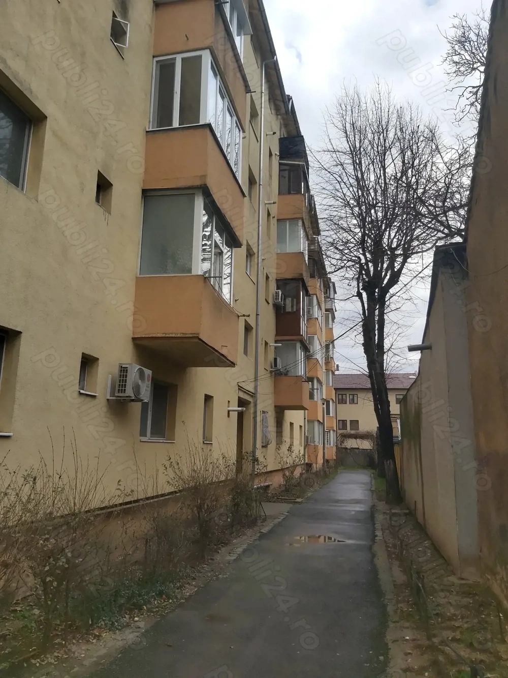 Proprietar vand apartament cu 3 camere girocului