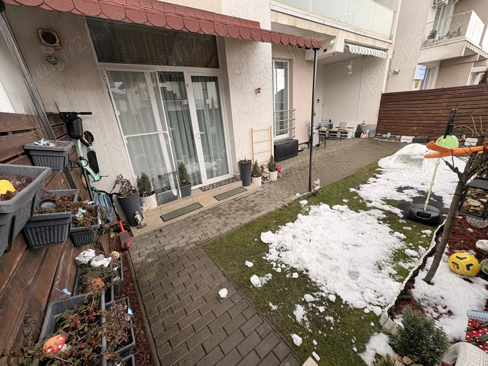 Apartment 3 camere, grădină proprie , spațios 