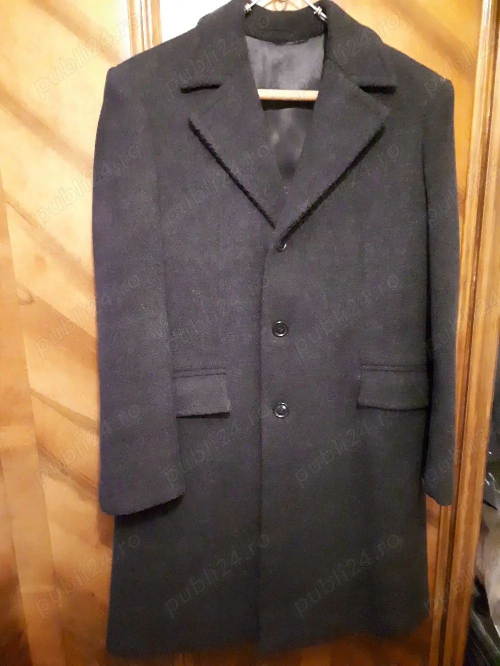 Palton bărbătesc  ,nou ,din stofa gri de lană  fină  cardata