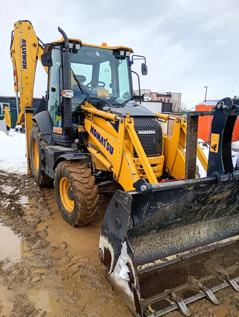 închiriez buldoexcavator 