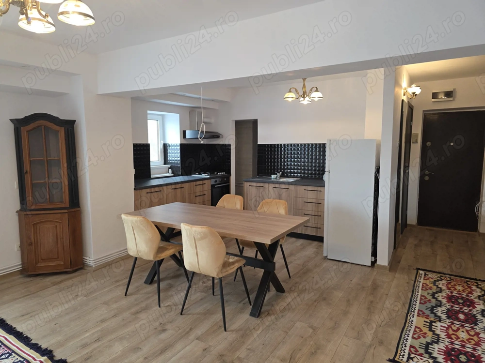 Inchiriez apartament 3 camere Centrul Civic Camera de Comert