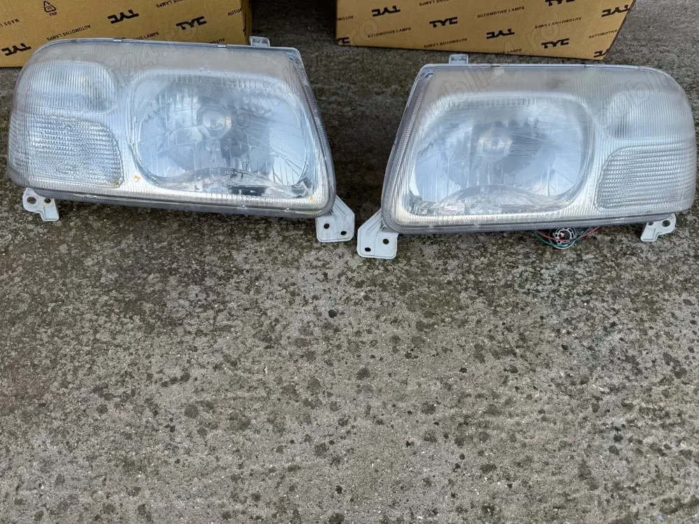 vand 2 faruri suzuki grand vitara an 2003 