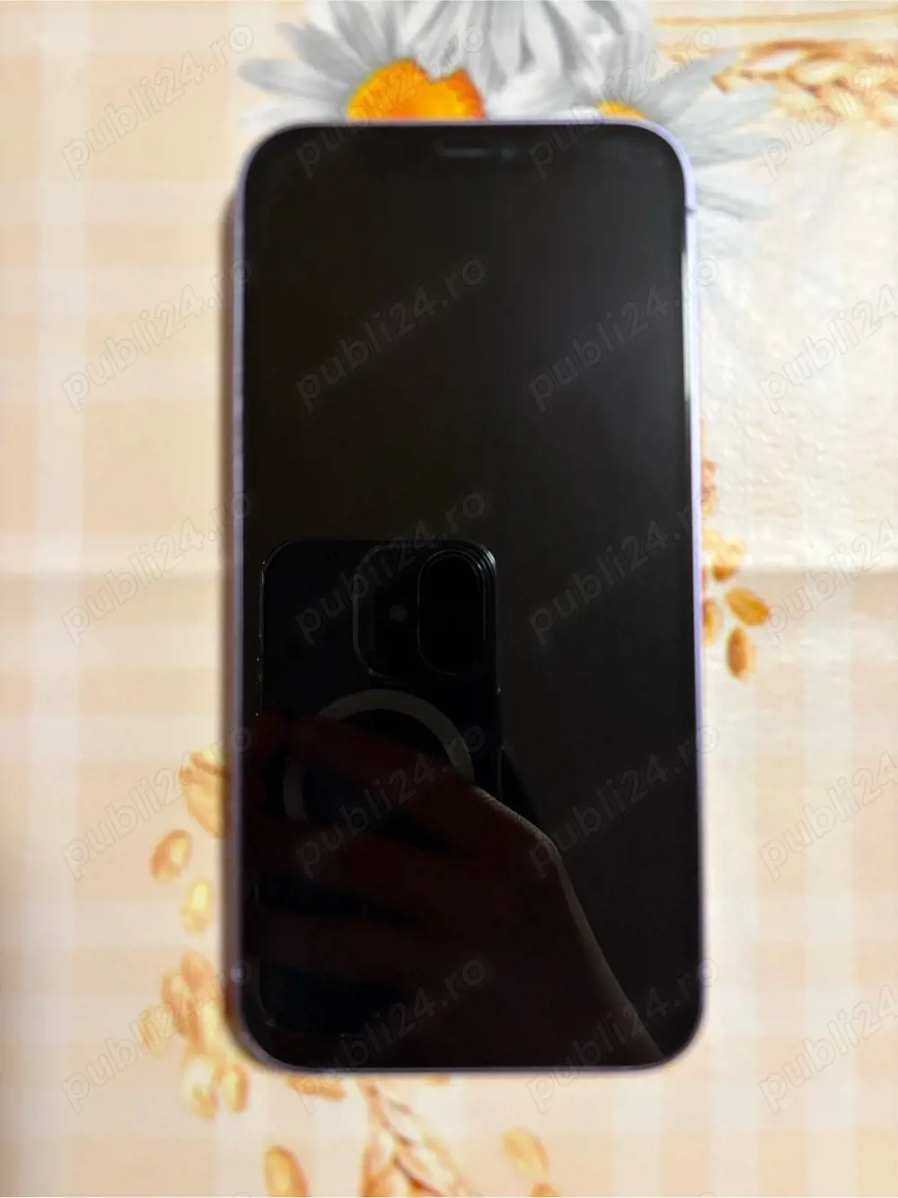 iPhone 12 simplu,mov