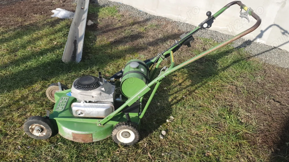 Mașină tuns iarba cu autotracțiune 