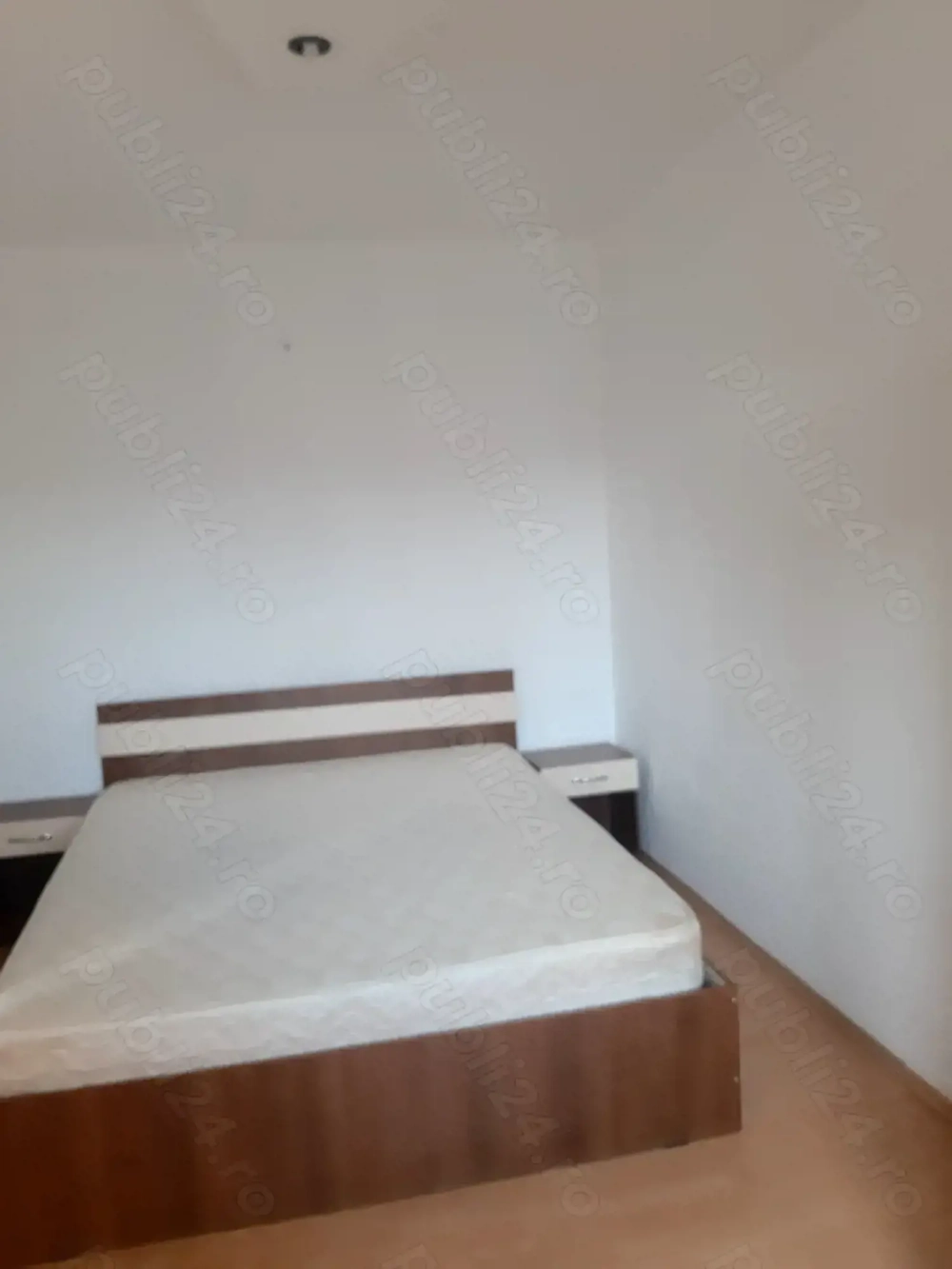 Donez pat 160  200,cu saltea si sifonier 4 usi  stare buna. Telefon  