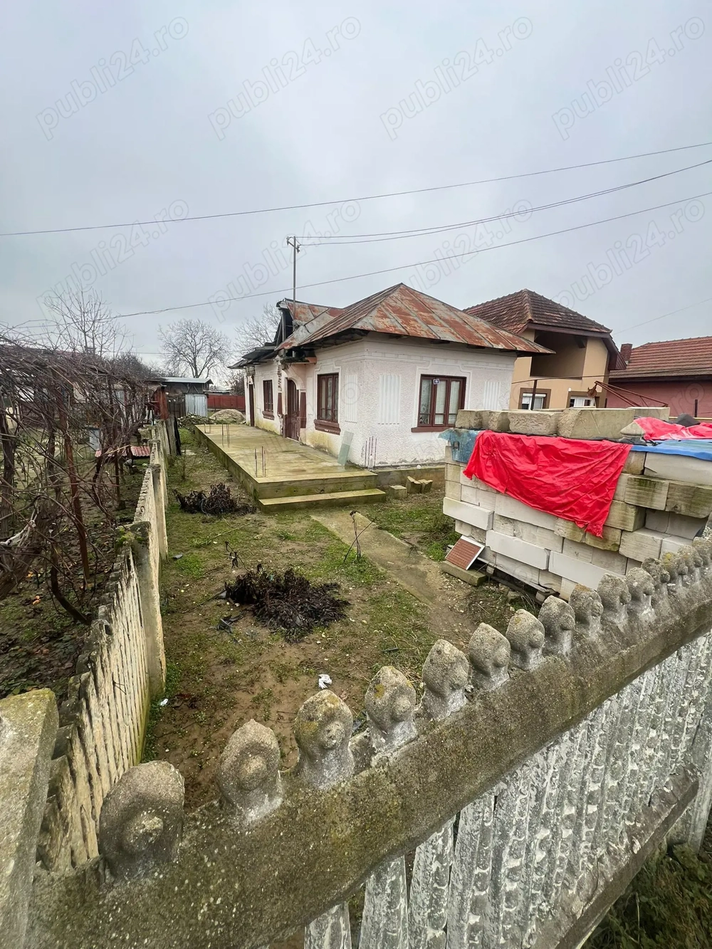 Casă de vânzare în Brădești.