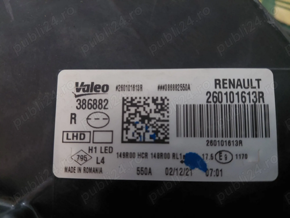 Vand, far Dacia  Duster. 500lei 